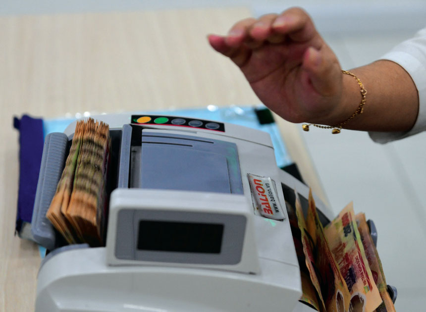 Tăng trưởng tín dụng mạnh mẽ, nhiều ngân hàng lãi lớn