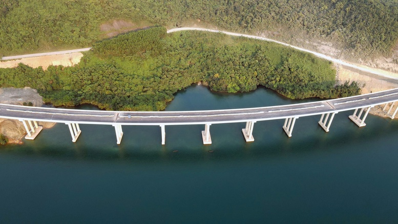 Công trường không nghỉ Lễ và những bữa cơm ăn vội trên cao tốc Bắc-Nam