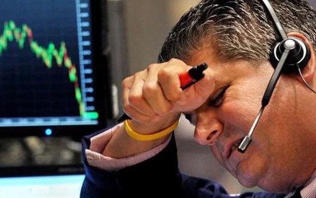 Một cổ phiếu ngân hàng bất ngờ bị bán ròng hàng trăm tỷ trong phiên cuối tuần