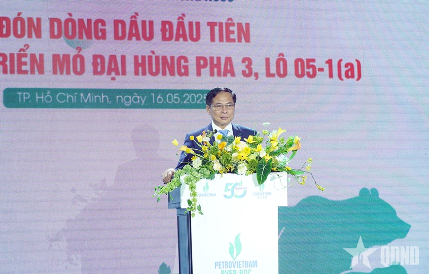 Dự án phát triển mỏ Đại Hùng pha 3, lô 05-1(a) đón dòng dầu đầu tiên