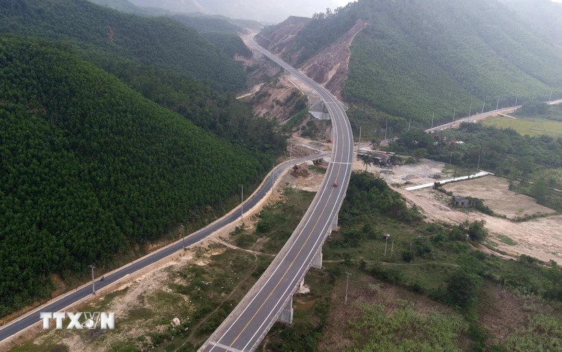 Mở rộng cao tốc La Sơn – Hòa Liên lên 4 làn xe