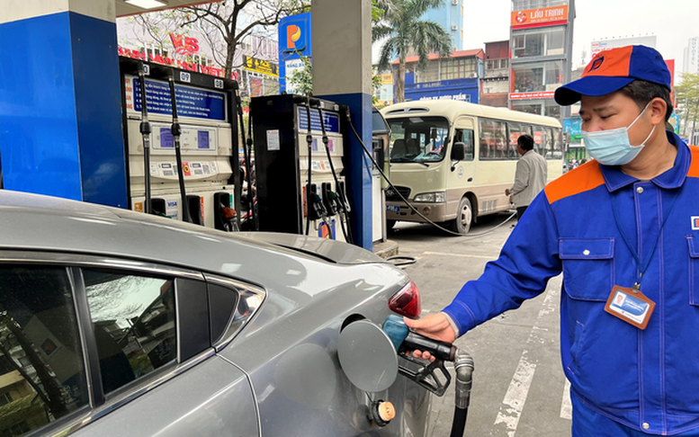 Từ chiều nay (8-5), giá xăng tiếp tục giảm, về sát mức 19.000 đồng/lít