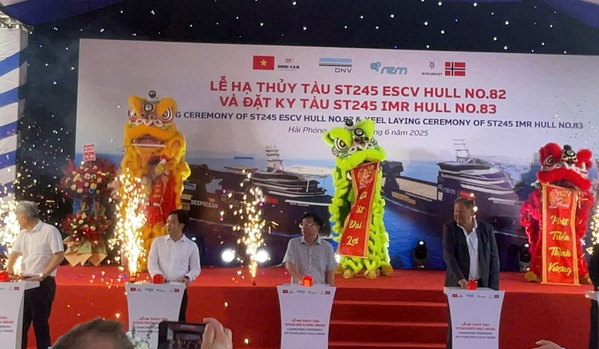 Hạ thủy tàu công trình ngoài khơi đóng mới theo xu hướng năng lượng xanh