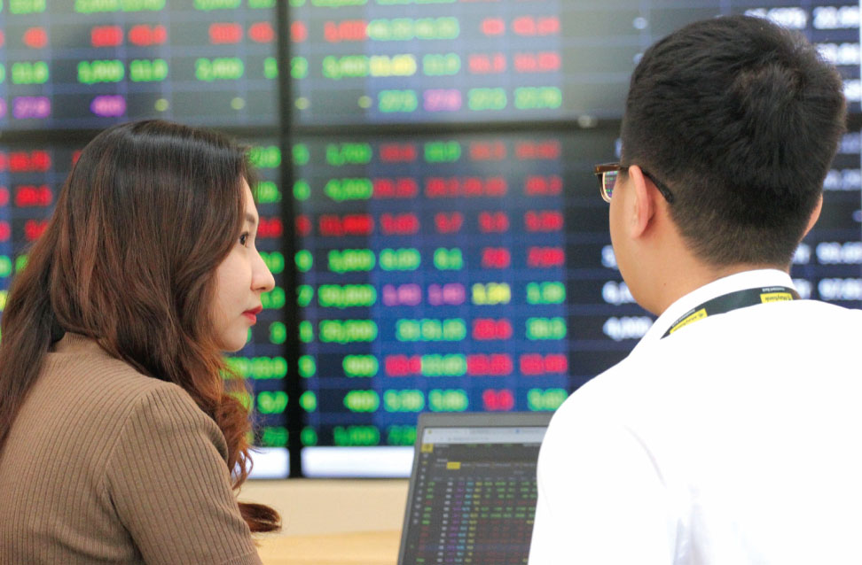 VN-Index mất hơn 12 điểm phiên cuối tuần