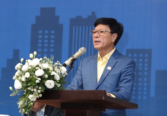 Chủ tịch “trùm” nhà ở xã hội Hoàng Quân mua xong 25 triệu cổ phiếu HQC