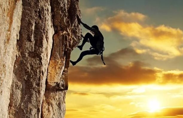 Chứng khoán Việt Nam đóng cửa cao nhất hơn 1.000 ngày bất chấp căng thẳng tại Trung Đông