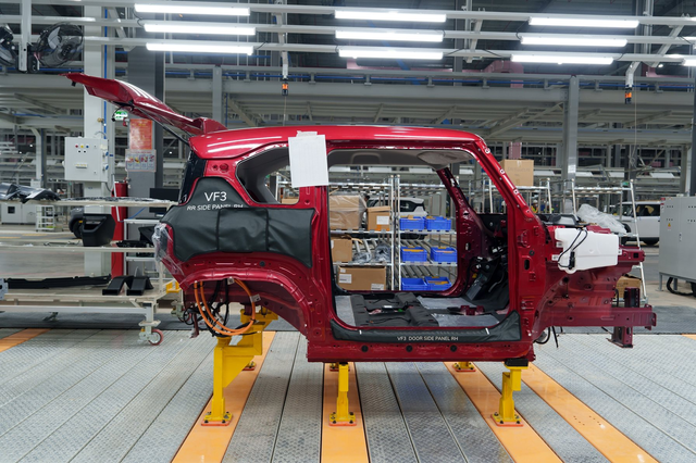 Nhà máy ở Hải Phòng đủ sức làm gấp đôi lượng xe bán 1 năm ở Việt Nam, VinFast xây 4 cái nữa để làm gì?