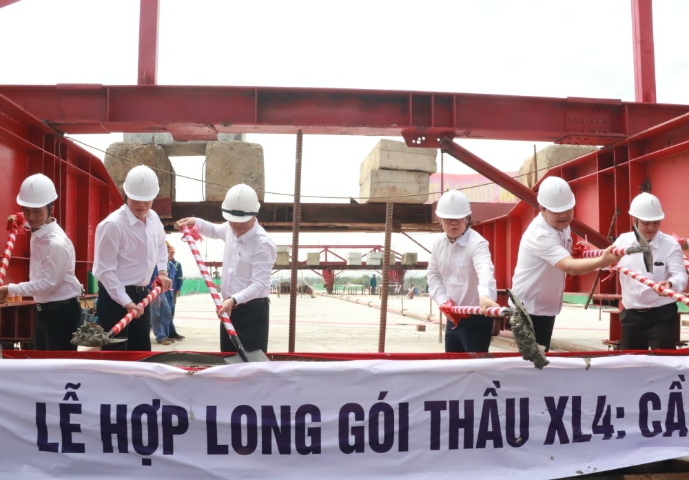 Bình Dương khởi công, khánh thành nhiều công trình trọng điểm