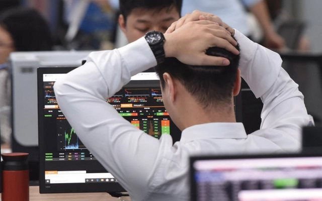 Một công ty bị xử phạt gần 800 triệu với loạt vi phạm CBTT và sử dụng vốn