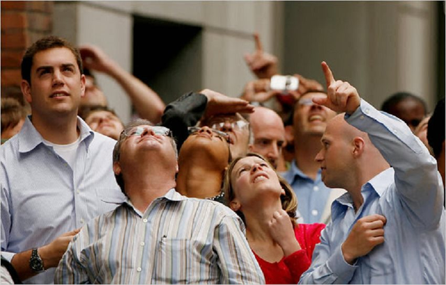 Nhà đầu tư chú ý: VN-Index chỉ còn cách đỉnh lịch sử hơn 50 điểm