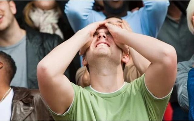 Nhà đầu tư chứng khoán nên hành động thế nào sau phiên giảm sốc 64 điểm từ đỉnh lịch sử?