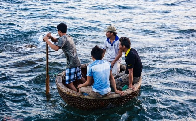 Nhà đầu tư ‘full cash’ có nên ‘nhặt nhạnh’ cổ phiếu ở thời điểm này?