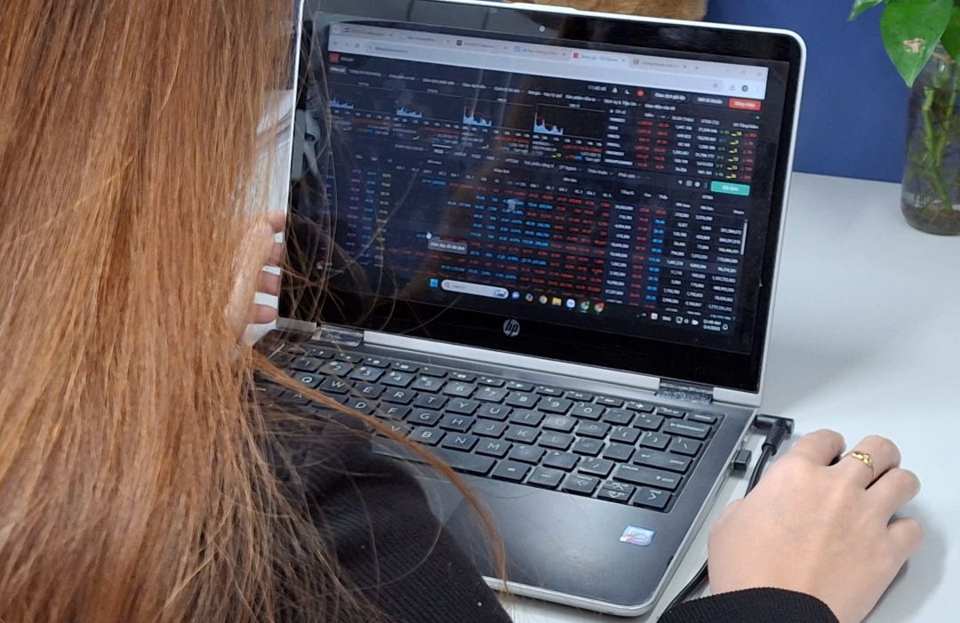 VN-Index tăng gần 9 điểm phiên 24-7