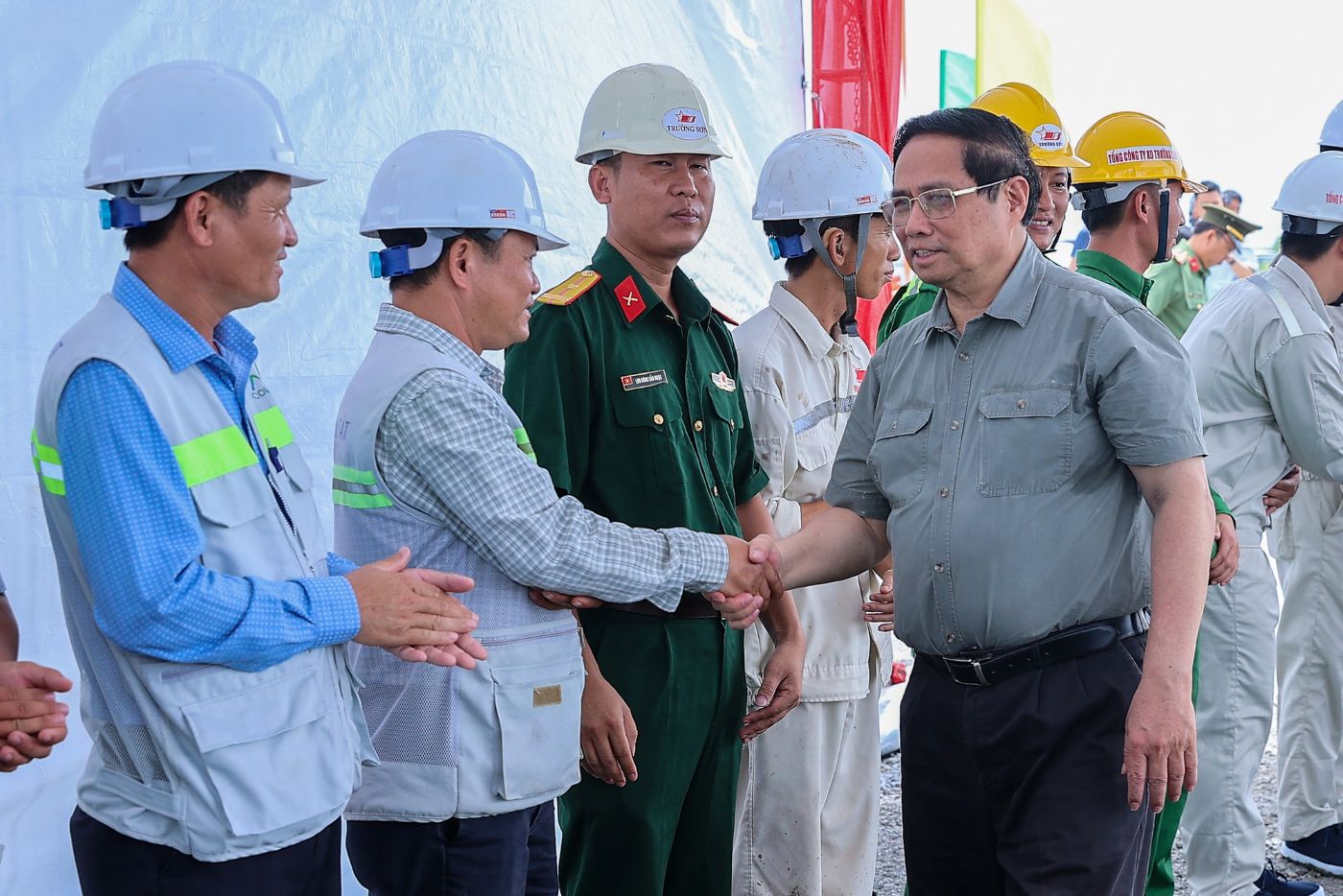 Thủ tướng chỉ đạo thông xe cao tốc Châu Đốc – Sóc Trăng trước ngày 19-12