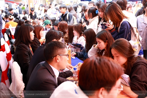 Trường đại học đầu tiên có học bổng tri ân lực lượng vũ trang và gia đình