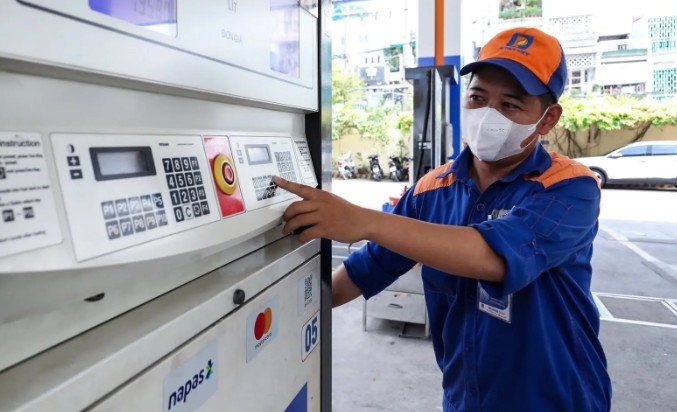 Từ chiều nay (17-7), giá xăng giảm về dưới 20.000 đồng/lít