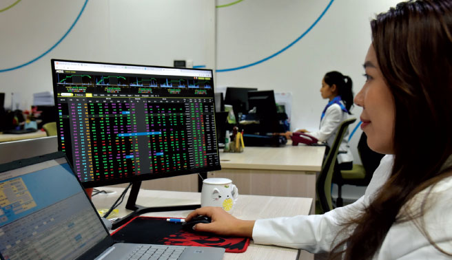 Cuộc đua ‘lên đỉnh’ của vàng và chứng khoán