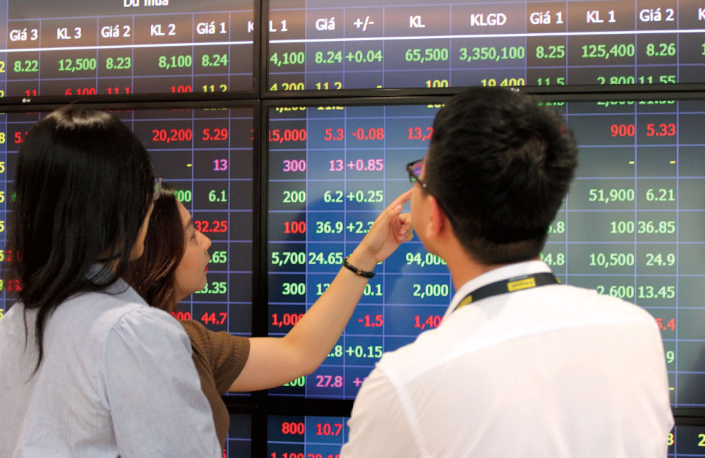 Chứng khoán lập đỉnh mới, khối ngoại bán ròng 9 phiên liên tiếp