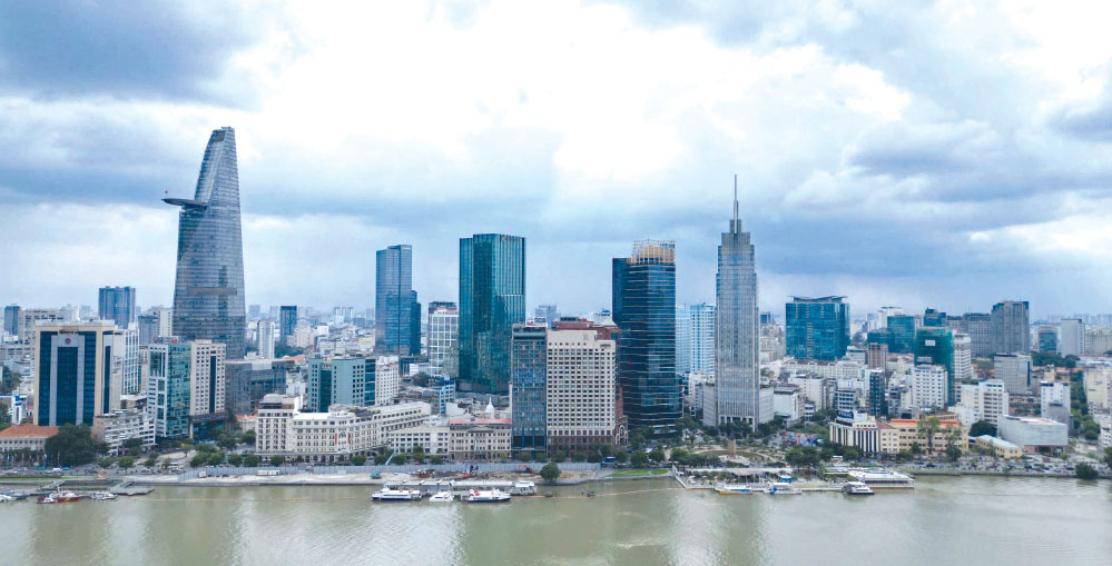 Ai hưởng lợi khi dòng tiền chảy mạnh vào kênh bất động sản và chứng khoán?