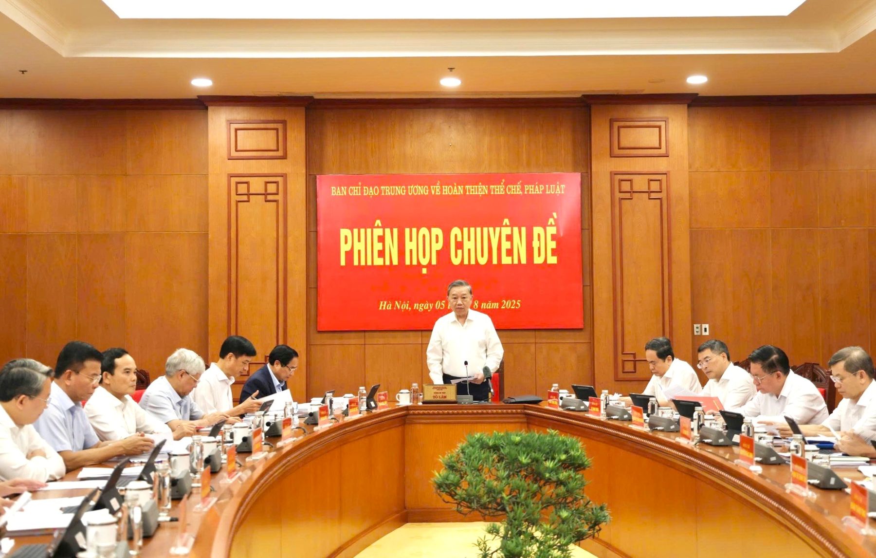 Tổng Bí thư yêu cầu hoàn thiện báo cáo sửa đổi Luật Đất đai trong tháng 9