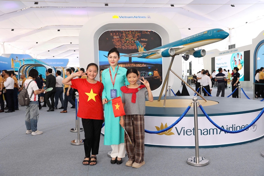 Hành trình trải nghiệm với không gian trưng bày của Vietnam Airlines tại Triển lãm thành tựu đất nước