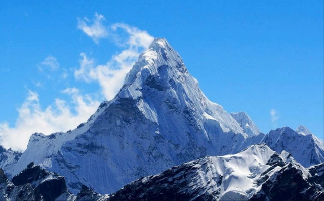 VN-Index bùng nổ với thanh khoản kỷ lục, thị trường bước vào “sóng” tăng mới hay chỉ là nhịp hưng phấn?