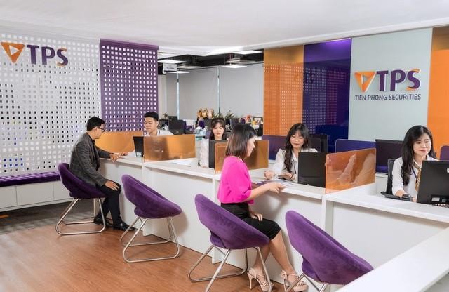 Chứng khoán Tiên Phong tuyên bố khắc phục xong nguyên nhân bị cảnh báo, cổ phiếu bật tăng mạnh