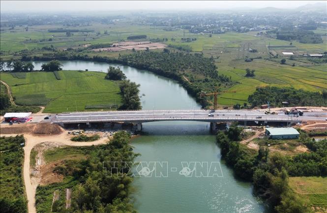 Đà Nẵng dọa thay nhà thầu vì cầu chưa nối đường