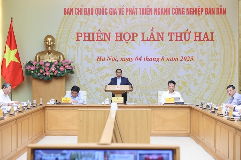 Thủ tướng Phạm Minh Chính: Cả nước phải là một đoàn quân phát triển ngành công nghiệp bán dẫn