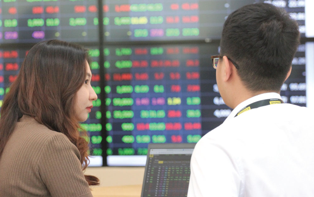 Hiệu ứng chuyển sàn – Cơ hội nào cho các nhà đầu tư?