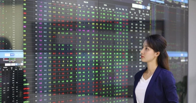 Chứng khoán đảo chiều, dòng tiền ồ ạt