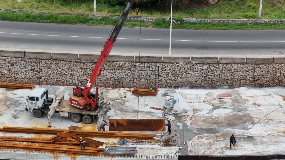 Đường Hồ Chí Minh khó thông tuyến trong năm nay