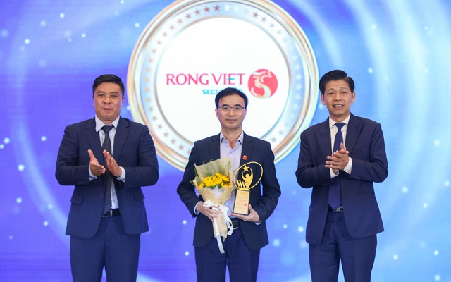 Chứng khoán Rồng Việt được vinh danh tại Diễn đàn cấp cao Cố vấn tài chính 2025