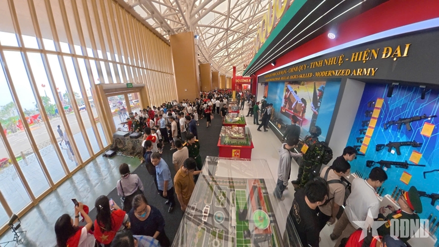 Khu trưng bày của Bộ Quốc phòng thu hút trên 1,2 triệu lượt khách tham quan