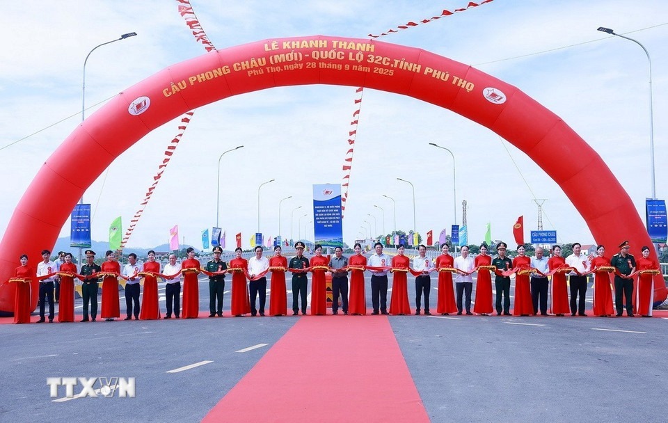 Khánh thành cầu Phong Châu mới