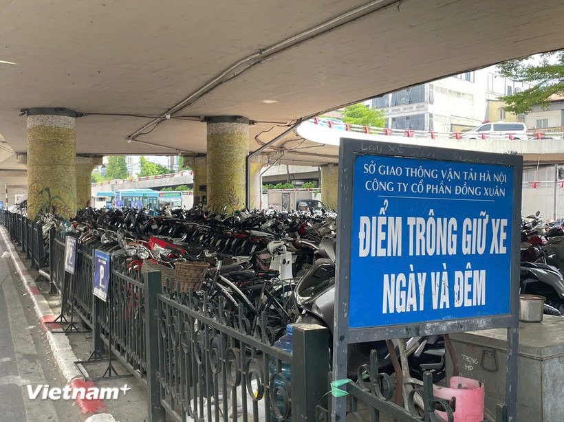 Sau vụ cháy xe, Hà Nội xóa bãi giữ xe dưới gầm cầu trước ngày 30-10