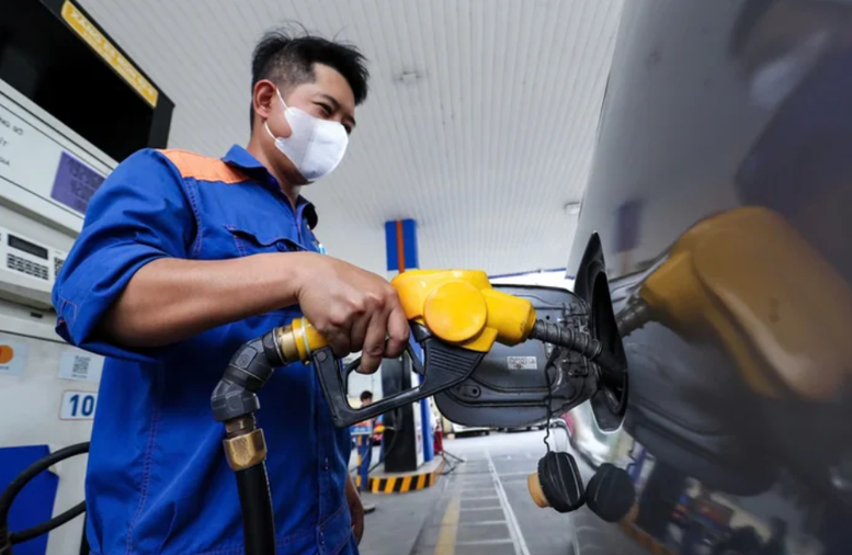 Từ chiều nay (4-9), giá xăng dầu đồng loạt tăng