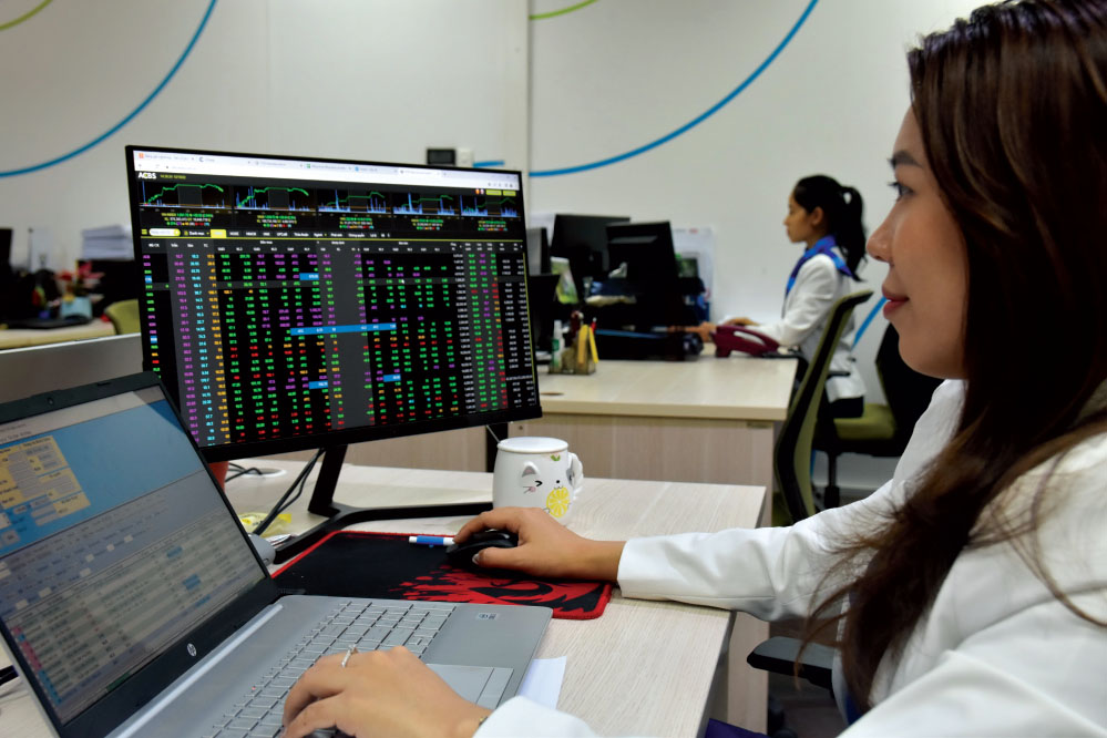 Thanh khoản chứng khoán lại giảm