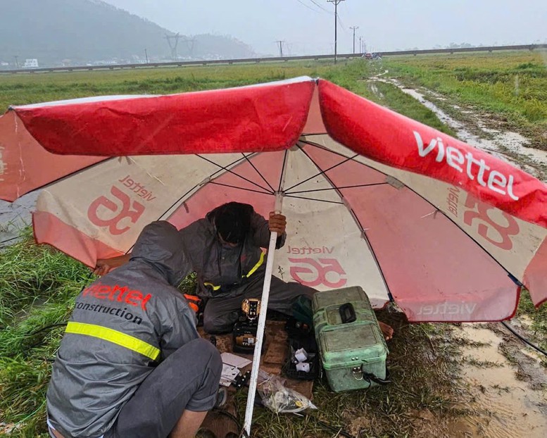 Viettel ứng cứu thành công tín hiệu viễn thông tại các xã chịu ảnh hưởng của bão số 10