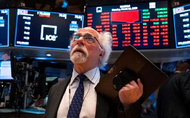 Khối ngoại tiếp đà bán ròng 1.200 tỷ trong phiên VN-Index giảm sâu, tâm điểm xả mạnh bộ đôi cổ phiếu “bank, chứng”