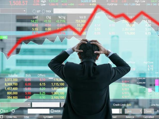 70% nhà đầu tư thắc mắc: Chứng khoán còn rủi ro có “cú sập” như năm 2022?