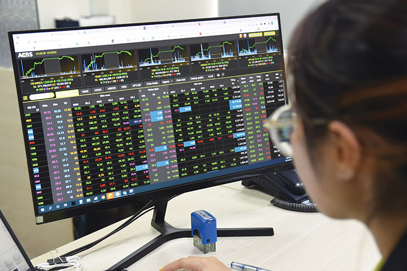 VN-Index lấy lại đà tăng