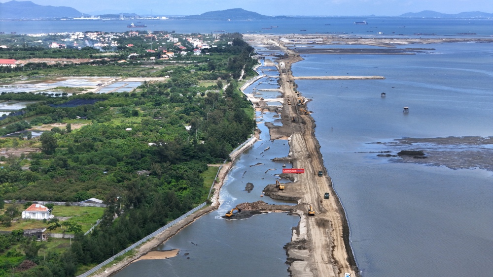 TPHCM: thu ngân sách bứt phá, giải ngân vốn đầu tư công vẫn là ‘điểm nghẽn’
