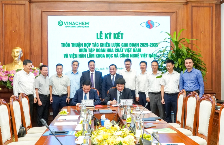 VINACHEM và Viện Hàn lâm Khoa học và Công nghệ Việt Nam ký kết hợp tác chiến lược
