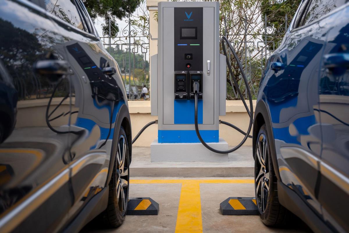 TPHCM cho phép lắp trạm sạc xe điện tại các điểm đỗ xe có thu phí