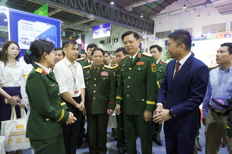 Viettel giới thiệu nhiều công nghệ tại Hội chợ kết nối giao thương Việt Nam – Lào