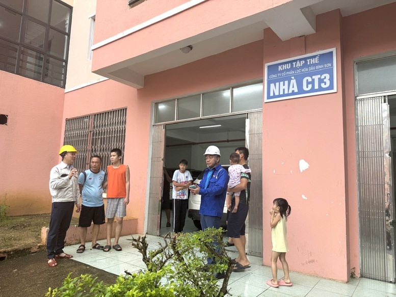 BSR chủ động đón người dân vùng ven biển tránh trú bão số 13