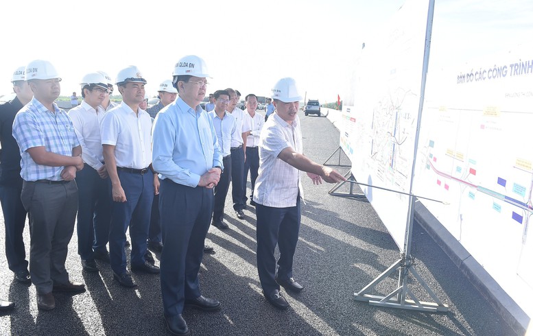 Phó Thủ tướng Mai Văn Chính kiểm tra thực địa dự án đường Vành đai 3 TPHCM