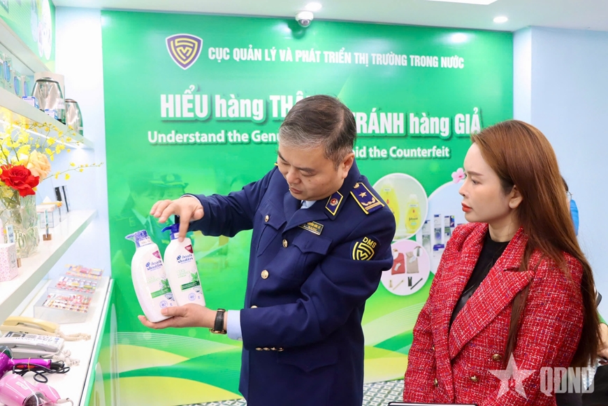 Mở cửa phòng trưng bày hàng thật – hàng giả tại 62 Tràng Tiền, Hà Nội