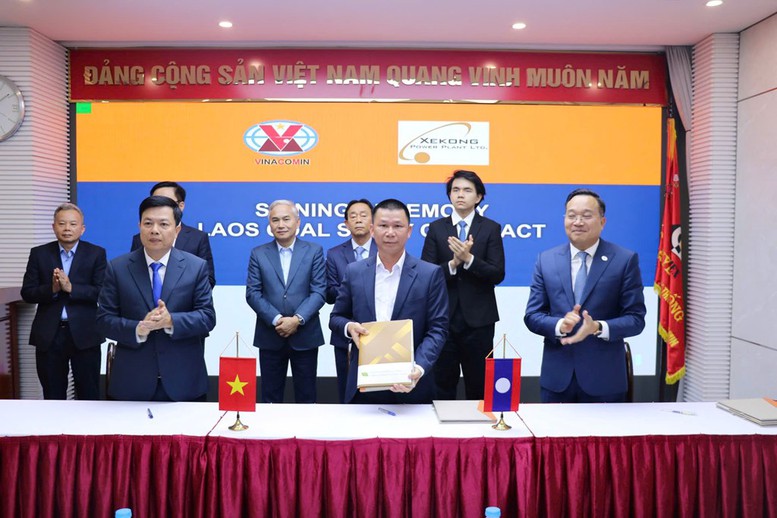 TKV ký kết các hợp đồng mua bán than với Lào